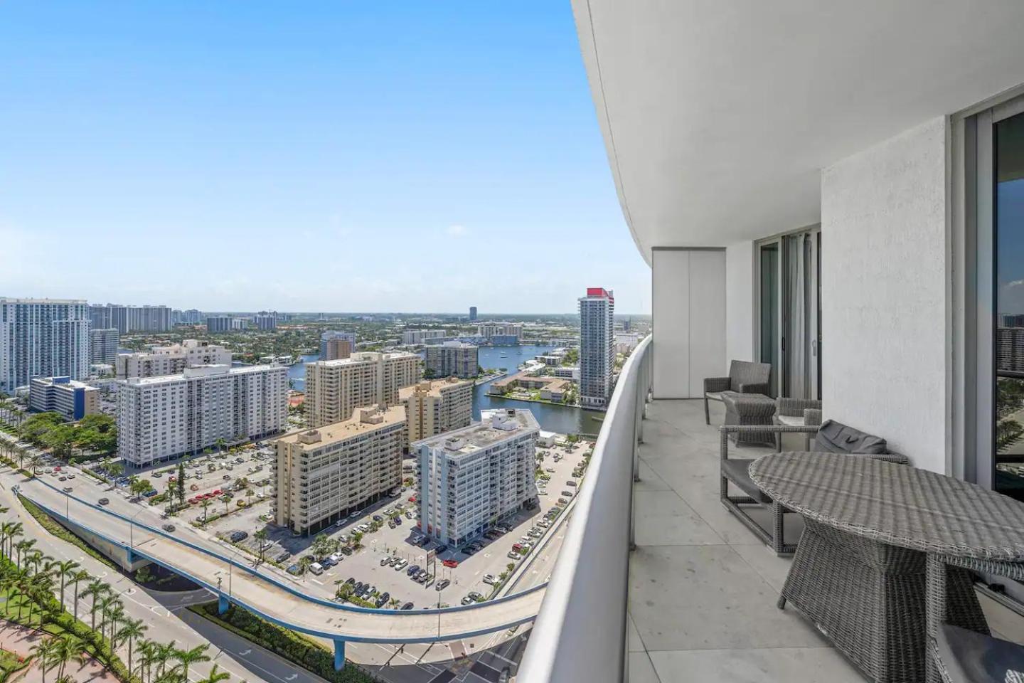 Upscale Comfort And Breathtaking Views At H Hollywood Residences By Zelloo Beverley Beach Exterior foto